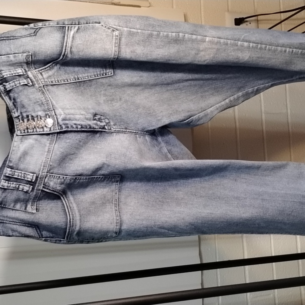 Crest Jeans light blue straight leg w/front & back pockets. Front zip & buttons